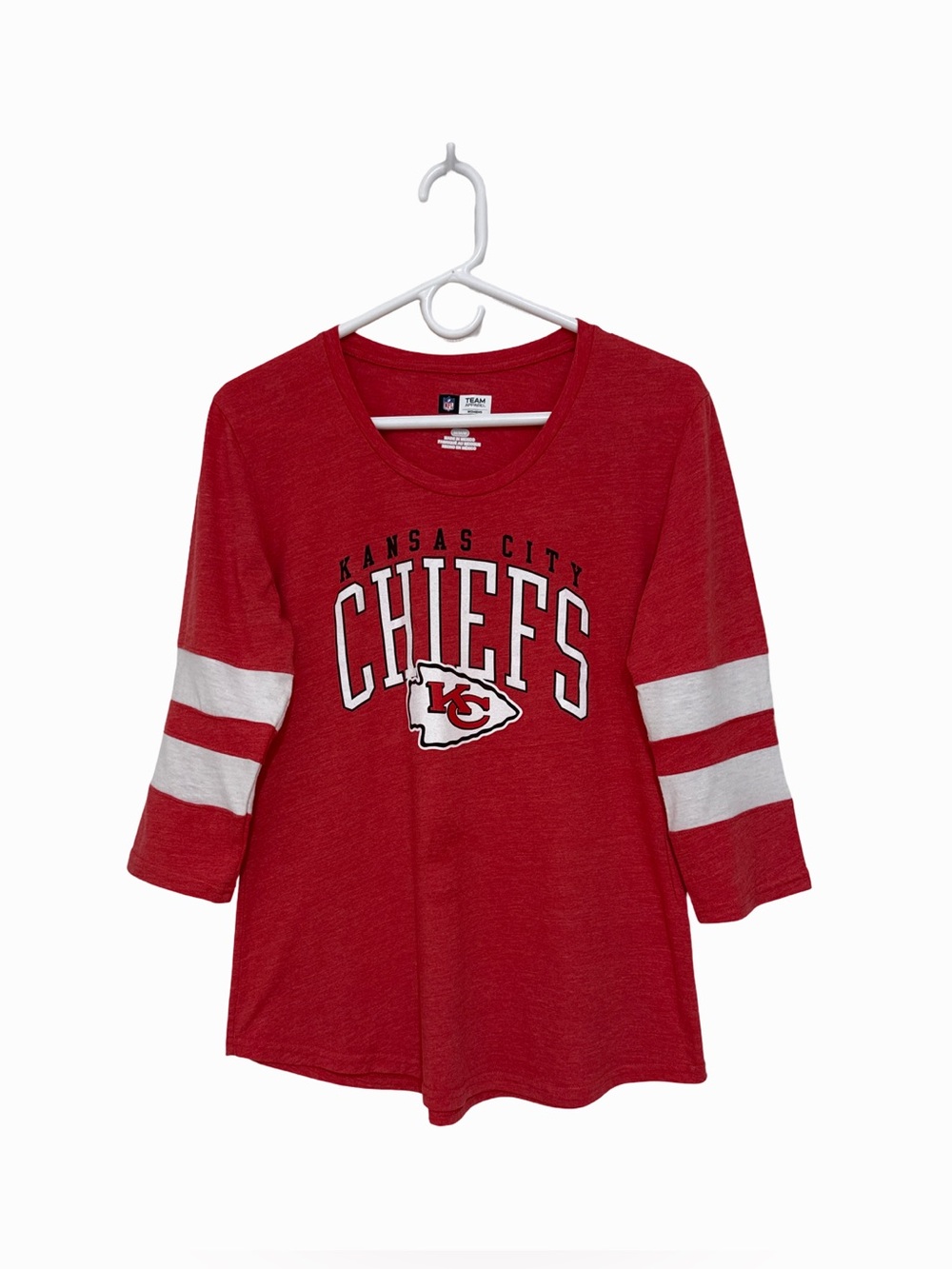 NFL Team ApparelβKansas City Chiefsβ 3/4 Sleeve Scoop Neck Shirt Womenβs Medium